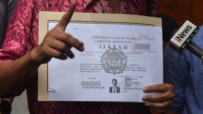 Drama Ijazah Jokowi: Satu Per Satu Penggugat Berbalik Arah!