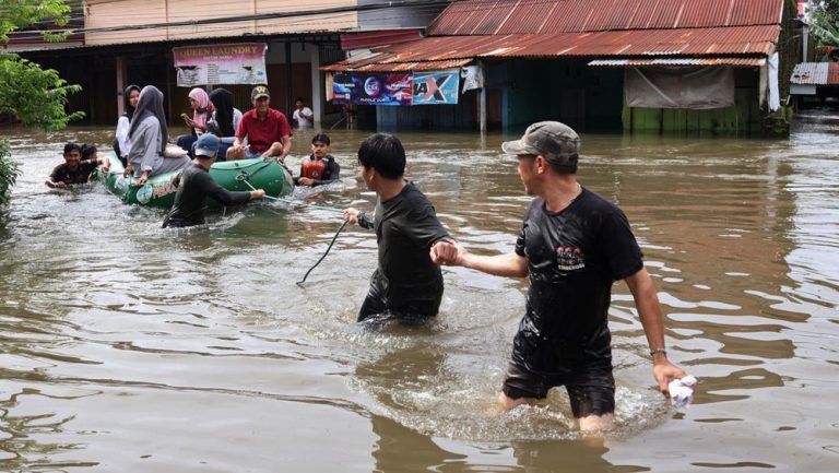 Banggai Mencekam! Banjir Selutut Orang Dewasa Rendam Puluhan Rumah