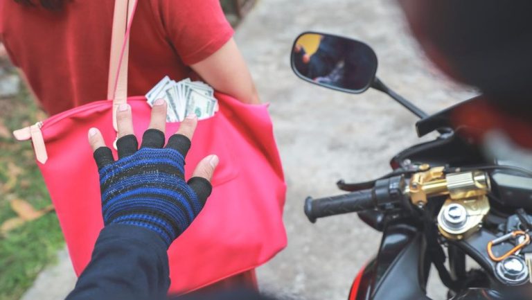 Cari Makan Sahur Berujung Horor, Suami Nekat Lawan Begal!