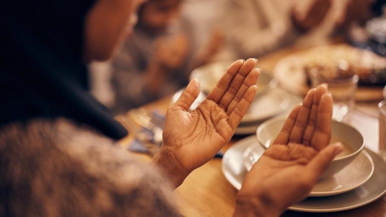 Detik-detik Akhir Ramadan! Jadwal Imsak & Subuh Hari Ini