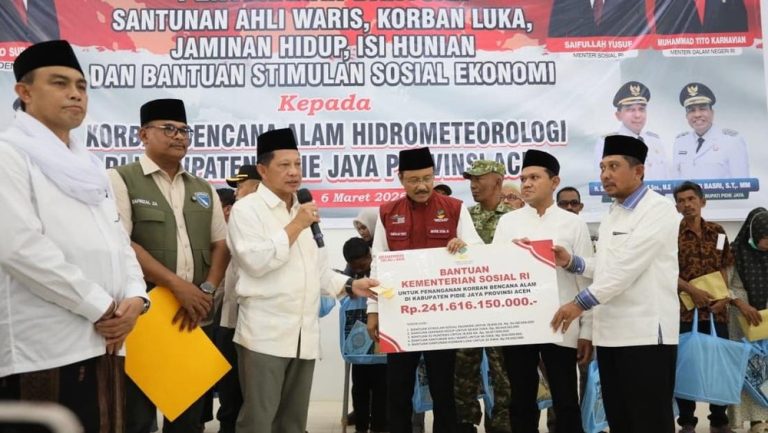 Hampir Rp900 Miliar Mengalir ke Sumatra! Bantuan Tahap Awal Mendagri Disalurkan