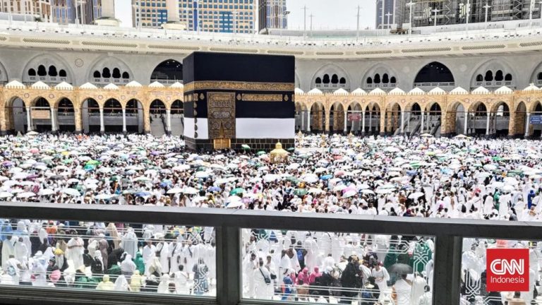 Nasib 58 Ribu Jemaah Umrah RI: Terjebak Konflik Timur Tengah? Nasib 58 Ribu Jemaah Umrah RI: Terjebak Konflik Timur Tengah?