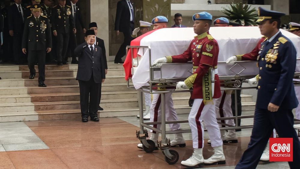 Indonesia Berkabung! Wafatnya Mantan Wapres, Bendera Setengah Tiang 3 Hari