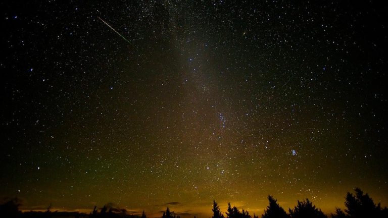 Malang Gempar! Benda Langit Diduga Rudal, BMKG Ungkap Fakta Mengejutkan!