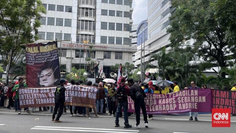 TERBONGKAR! Mahasiswa Guncang MK, Tuntut Prajurit Diadili Umum! TERBONGKAR! Mahasiswa Guncang MK, Tuntut Prajurit Diadili Umum!