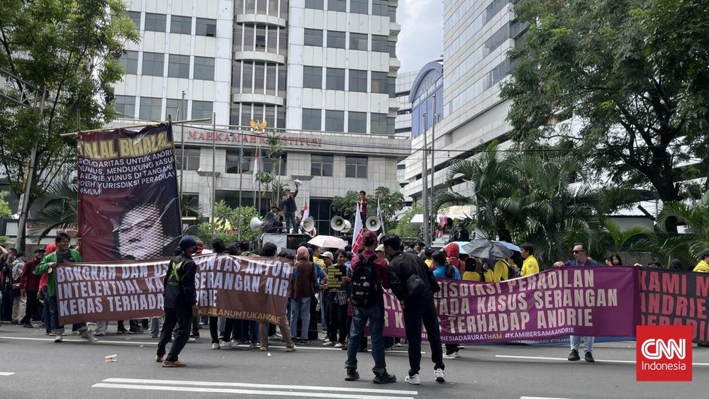 TERBONGKAR! Mahasiswa Guncang MK, Tuntut Prajurit Diadili Umum!