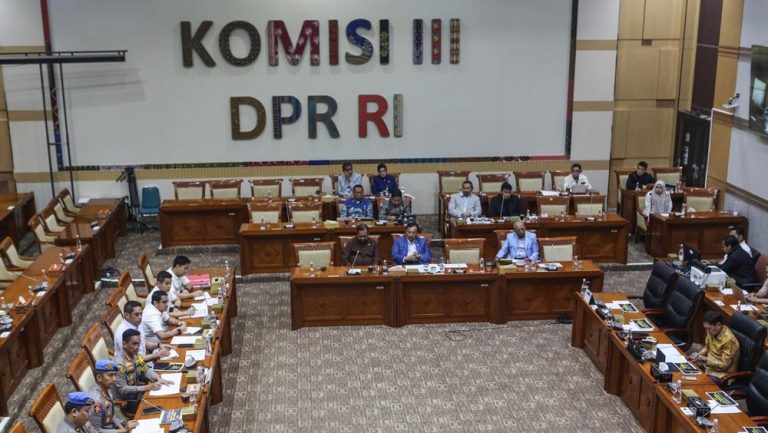 RUU Perampasan Aset: ICW Skakmat Anggota DPR Soal UUD 45!