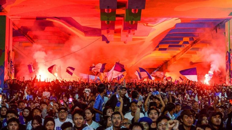 Pesta Juara Persib Berujung Tragis: 2 Tewas, Botol Miras Menggunung!
