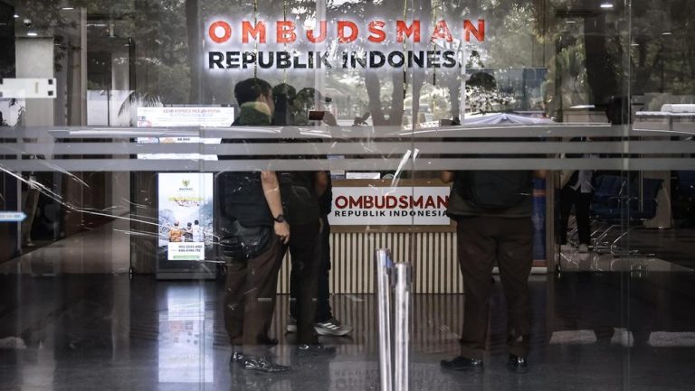 Mengejutkan! Eks Ombudsman Tersangka Kasus Migor! Mengejutkan! Eks Ombudsman Tersangka Kasus Migor!
