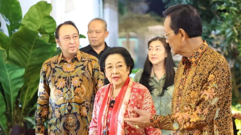 Misteri 3,5 Jam Megawati di Kraton Jogja: Ada Apa Sebenarnya?