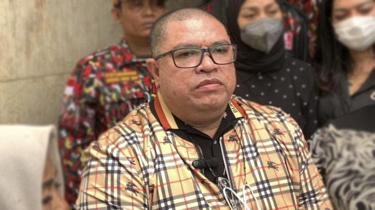 Pukulan Telak! Razman Arif Nasution Tetap Dipenjara 1,5 Tahun Pukulan Telak! Razman Arif Nasution Tetap Dipenjara 1,5 Tahun