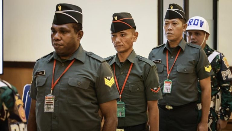 3 TNI Pembunuh Kacab Bank Dituntut Ringan? Keluarga Korban Murka! 3 TNI Pembunuh Kacab Bank Dituntut Ringan? Keluarga Korban Murka!