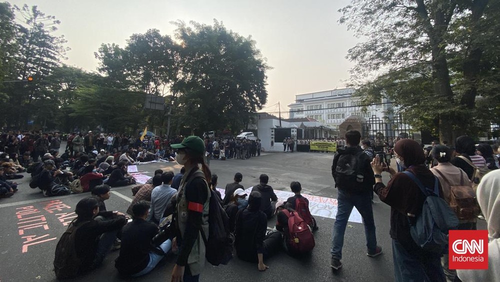 Geger Mahasiswa Bandung Suarakan Derita Rakyat