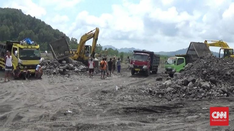 Nyawa Melayang di Semeru Bupati Lumajang Bersuara Nyawa Melayang di Semeru Bupati Lumajang Bersuara