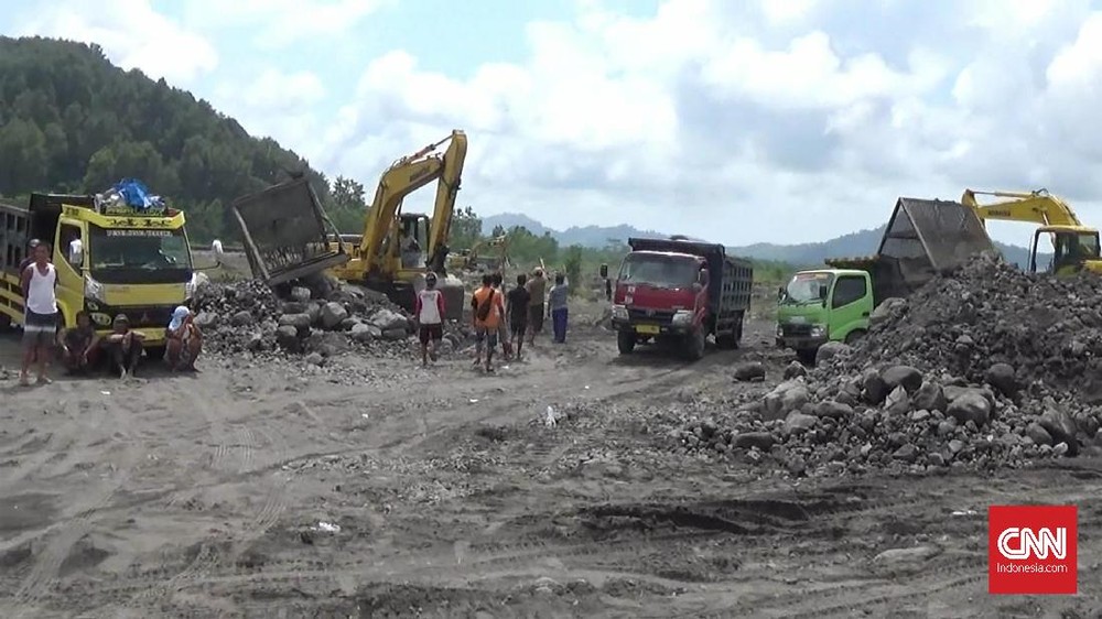 Nyawa Melayang di Semeru Bupati Lumajang Bersuara