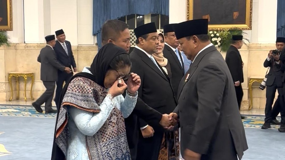 Air Mata Bahagia Nanik Deyang Usai Dilantik Prabowo