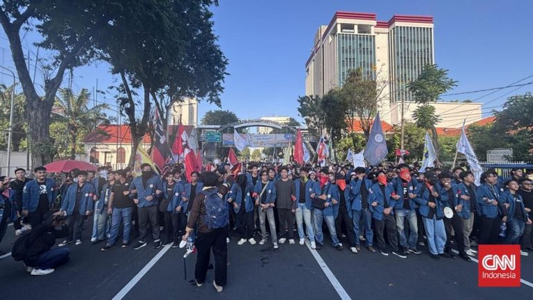 Surabaya Memanas Ribuan Aparat Jaga Ketat