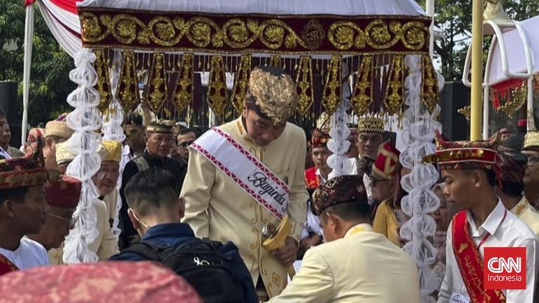 Jokowi Terima Gelar Sakral di Lampung Bikin Kagum