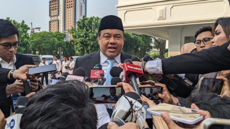 Prahara Partai Buruh Sekjen Mundur Massal