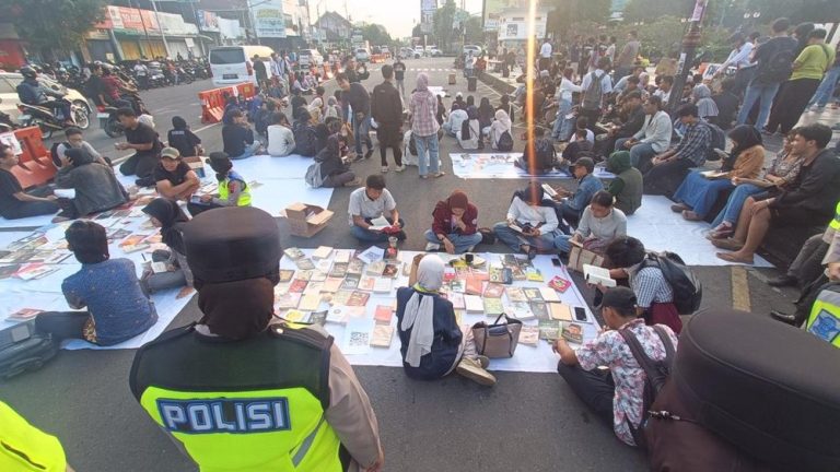 Mahasiswa Banyumas Guncang Purwokerto Dengan Aksi Unik