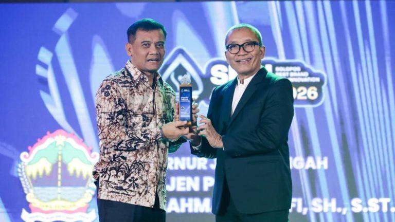 Luthfi Sabet Penghargaan Pemimpin Berdampak Luthfi Sabet Penghargaan Pemimpin Berdampak