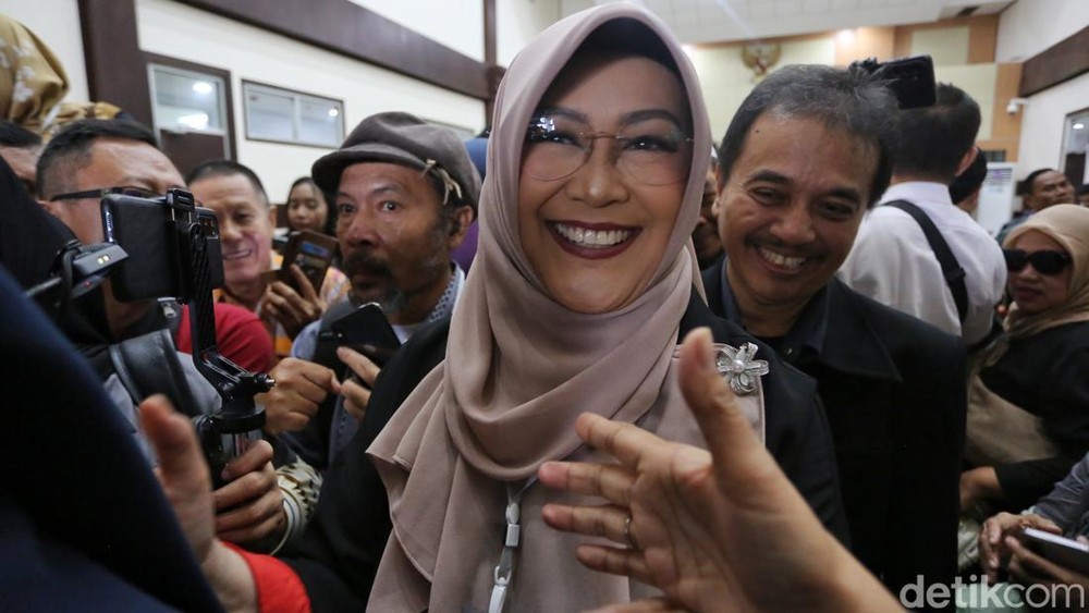 Drama Ijazah Jokowi Dokter Tifa Tantang Buka