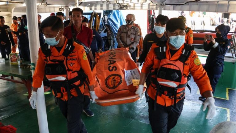 Evakuasi Dramatis Korban Kapal Karam Sulsel