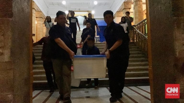 Skandal Gula Negara Dua Bos Jadi Tersangka Skandal Gula Negara Dua Bos Jadi Tersangka