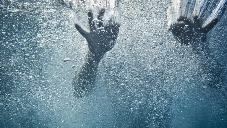 Mencekam 1 Siswi MTs Tewas Usai Berenang di Garut Mencekam 1 Siswi MTs Tewas Usai Berenang di Garut