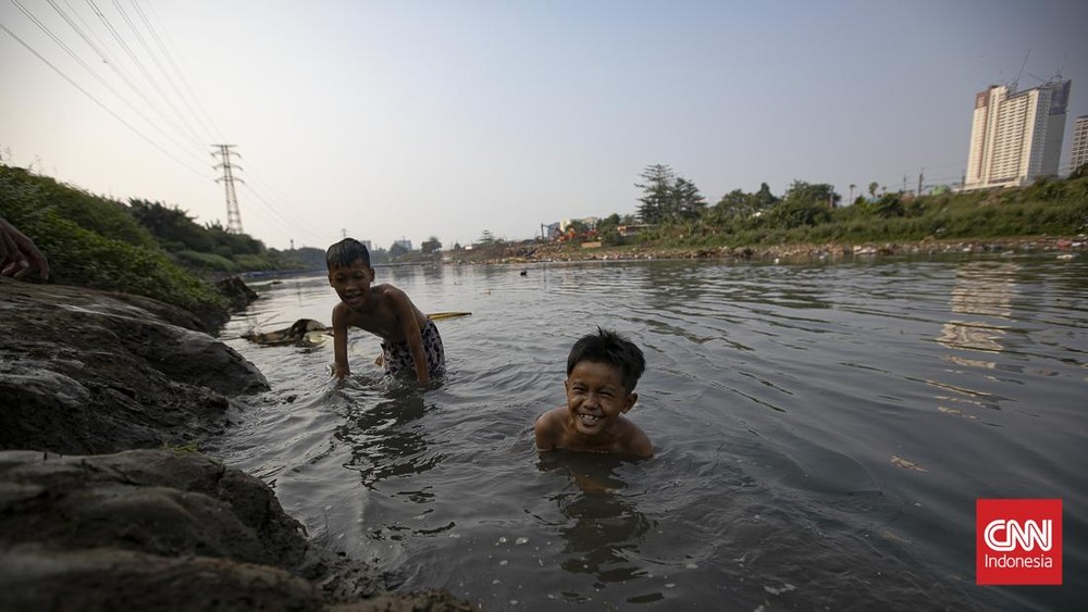 Waduh Ciliwung Kering Jakarta Siaga Penuh