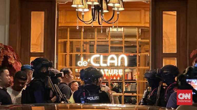 Geger Kafe Elit Cipete Diserbu Polisi Uang Miliaran Disita