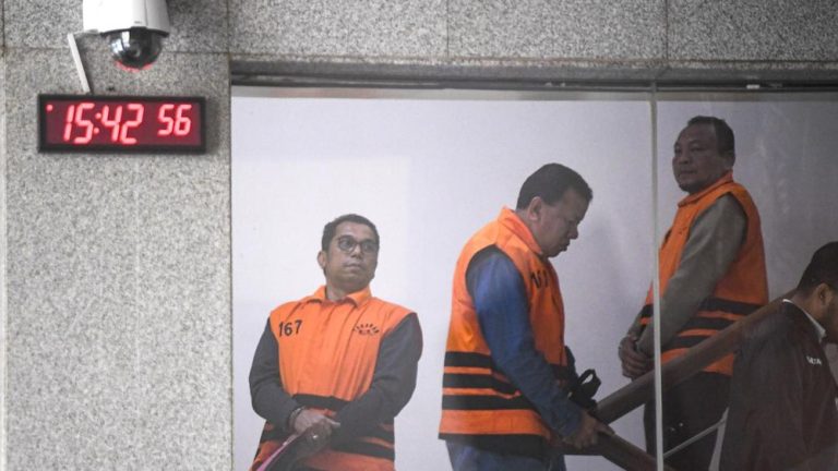 Skandal Kursi Sekda Kuansing Pejabat Berutang Miliaran Skandal Kursi Sekda Kuansing Pejabat Berutang Miliaran