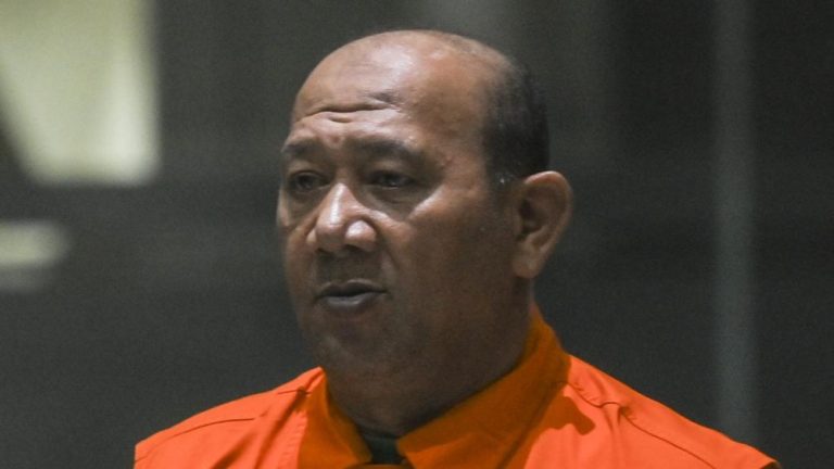 Pendidikan Terancam Korupsi Seragam Bupati Terjerat