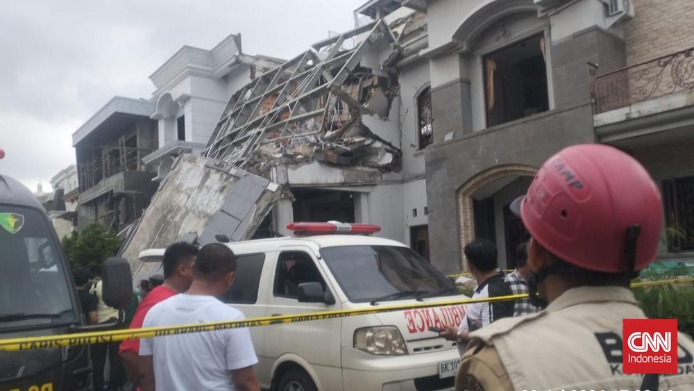 Medan Geger Ledakan Rumah Mewah Empat Terjebak