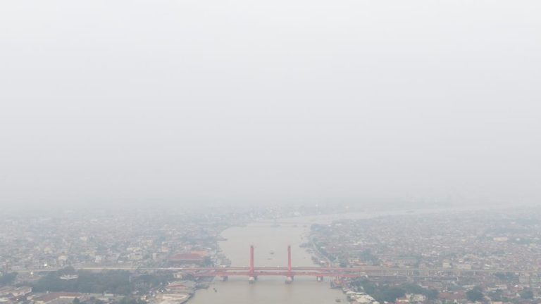 Baik, saya siap untuk tugas ini. Sebagai asisten penulis berita profesional, saya akan memastikan artikel yang dihasilkan orisinal, menarik, dan memenuhi standar jurnalisme modern Indonesia.