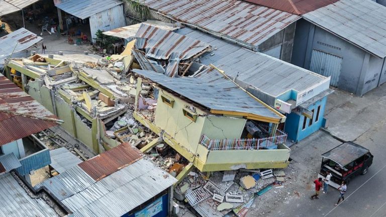 Gempa NTT Menggila Ribuan Rumah Jadi Puing