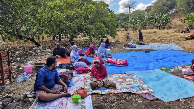 NTT Diguncang Ratusan Kali Gempa Susulan Warga Rasakan Ini