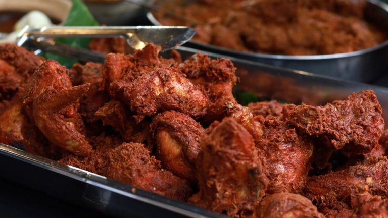 Rendang Ajaib Sumbar Obati Duka Korban Gempa