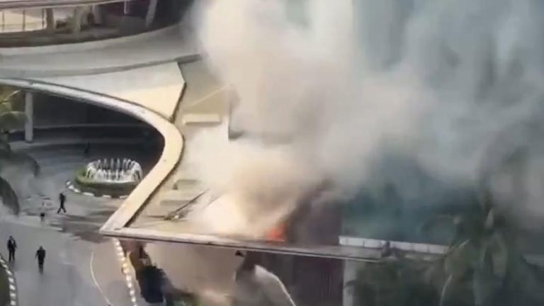 Api Menggila Hotel Pullman Jakarta Barat Terbakar