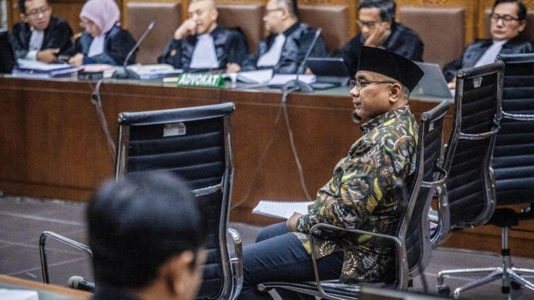 Yaqut Minta KPK Ungkap Misteri Rugi Haji Rp622 M Yaqut Minta KPK Ungkap Misteri Rugi Haji Rp622 M
