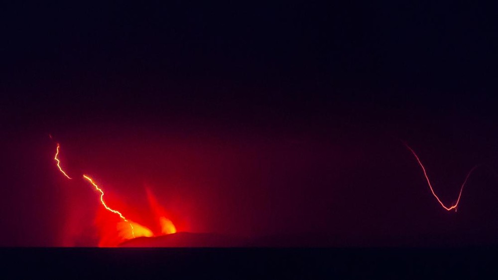 TERUNGKAP Abu Krakatau Kepung Banten Jakarta