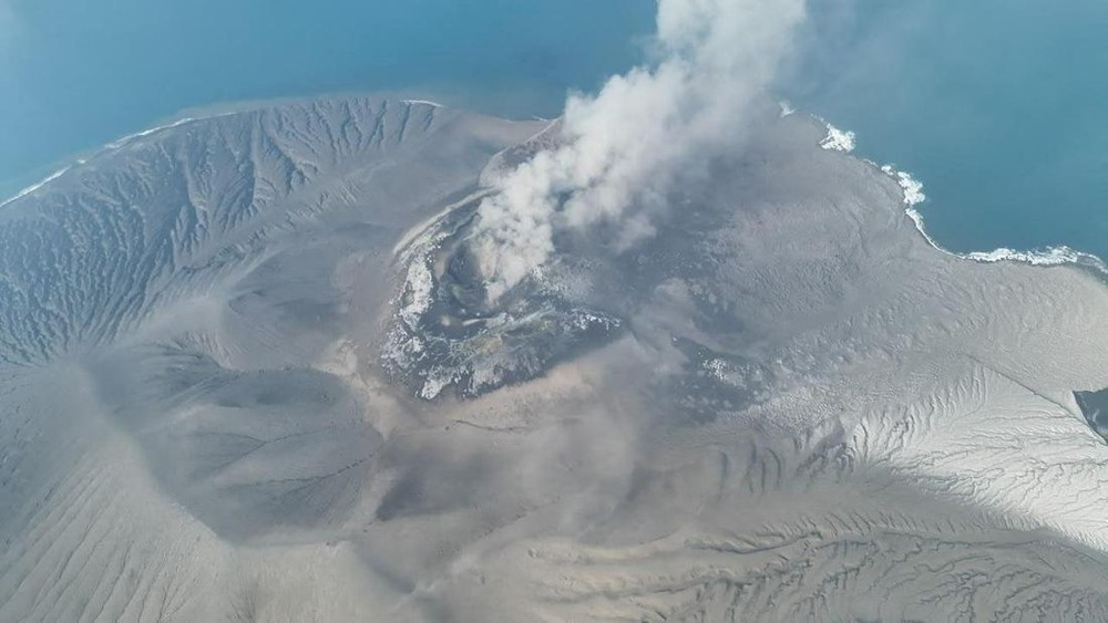 Krakatau Menggila Abu Sampai Jakarta Waspada