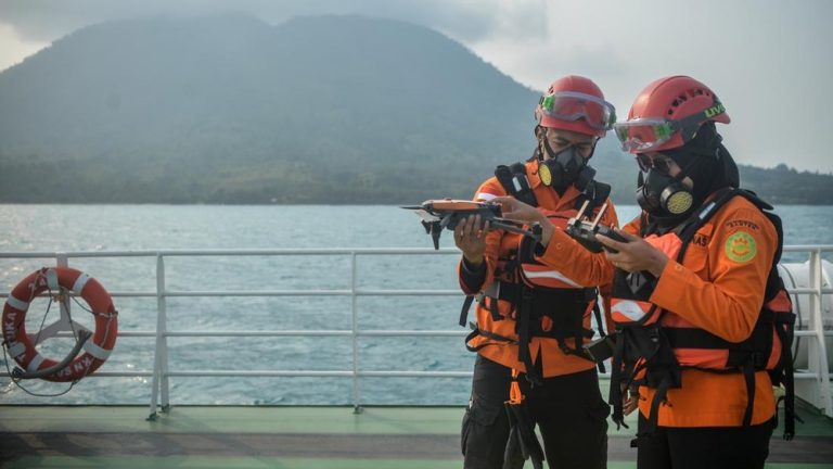 Pencarian Dramatis Jurnalis Hilang Dekat Krakatau