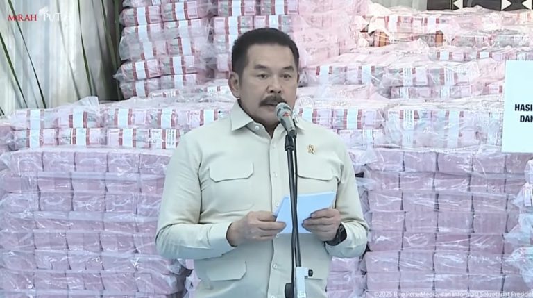 Jaksa Agung Serukan Bangkit Setelah Badai Jaksa Agung Serukan Bangkit Setelah Badai