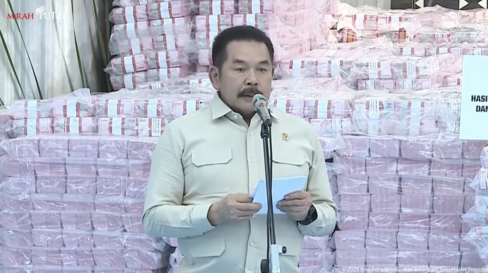 Jaksa Agung Serukan Bangkit Setelah Badai