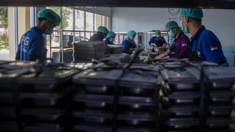 Skandal Pegawai Olok Siswi Keracunan Bikin Geger