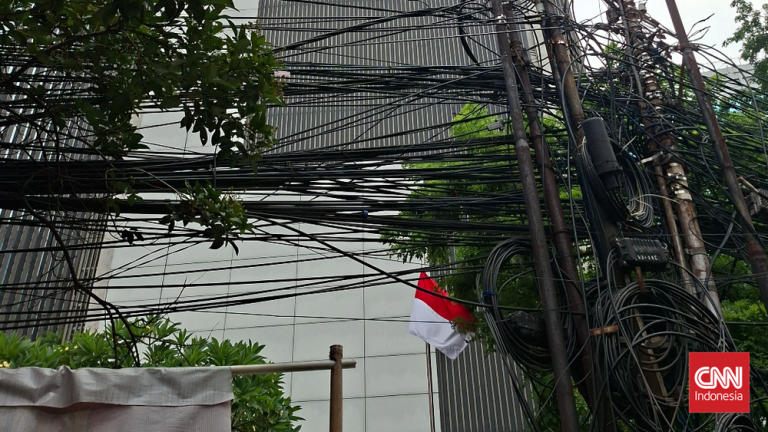 Jebakan Kabel Maut Jakarta Ancam Nyawa Warga Jebakan Kabel Maut Jakarta Ancam Nyawa Warga