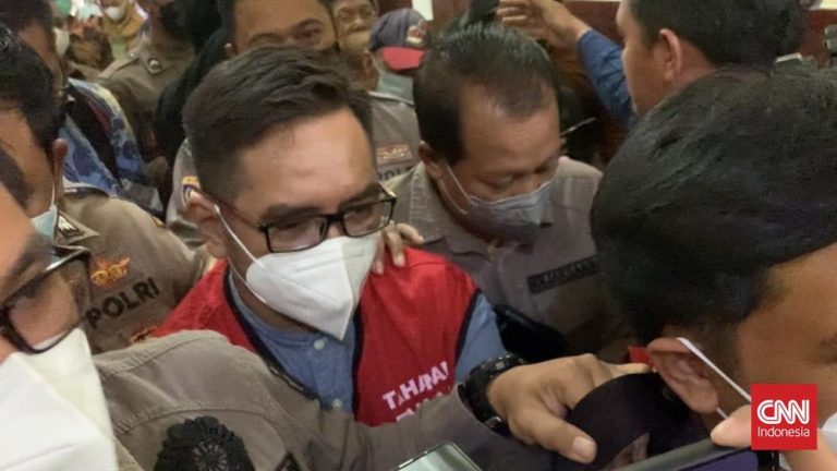 TERKUAK Bechi Bebas Bersyarat Aktivis Murka TERKUAK Bechi Bebas Bersyarat Aktivis Murka