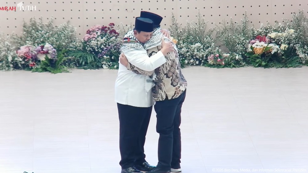 Prabowo Guncang Gontor Bela Palestina Dapat Keffiyeh