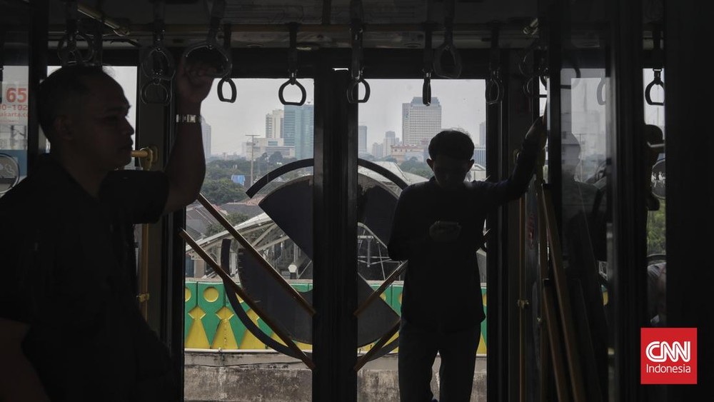Viral Sopir TransJakarta Ugal-ugalan Ini Kata Manajemen
